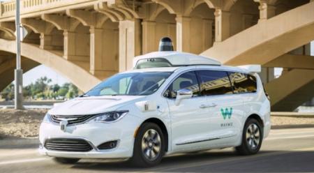 Waymo запустила первый в мире коммерческий сервис беспилотных такси