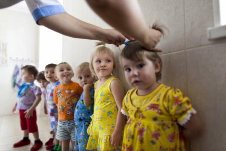 В Украине каждый третий ребенок страдает от насилия родителей и бедности